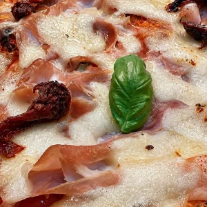 Pizza de Jamón Cocido Italiano, Mozzarella y Tomate Seco